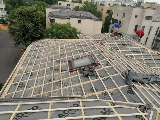 Folie și șipci, înainte de țiglă